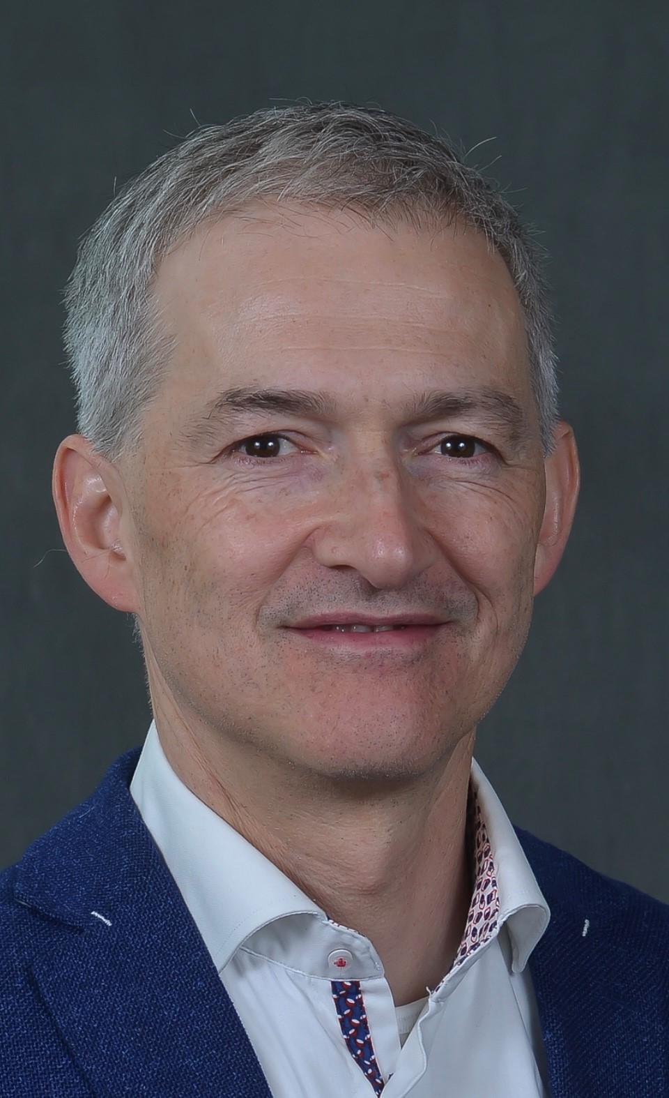 Dr. Frank Niessen